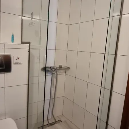 Manolas 2* ניי פורי