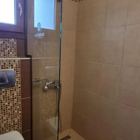 Manolas מלון דירות ניי פורי