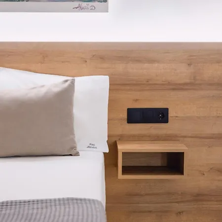 Aparthotel Manolas