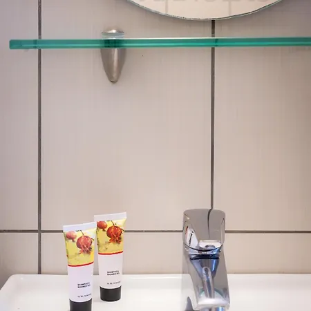 Manolas 2* ניי פורי