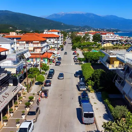 Manolas מלון דירות