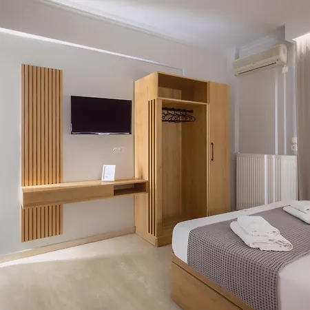 Manolas מלון דירות ניי פורי