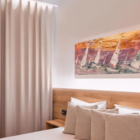 מלון דירות Manolas 2*