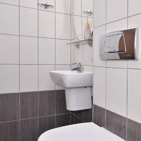 Manolas מלון דירות 2*