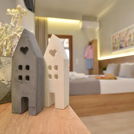 מלון דירות Manolas 2*